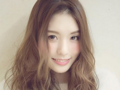 方脸女生显瘦卷发 轻奢时尚女生流行发型