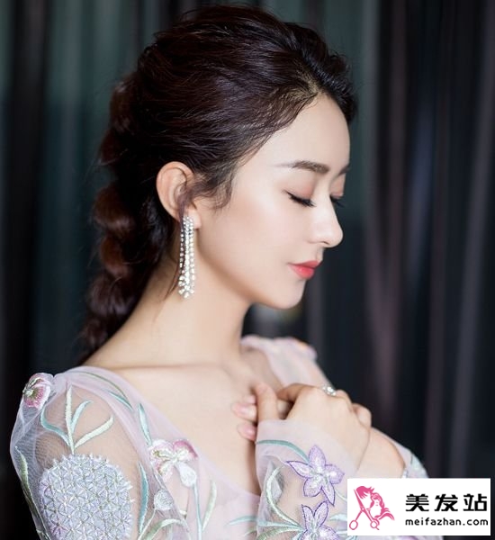 新年发型不重样?明星人气LOOK学起来! 怎么弄头发好看