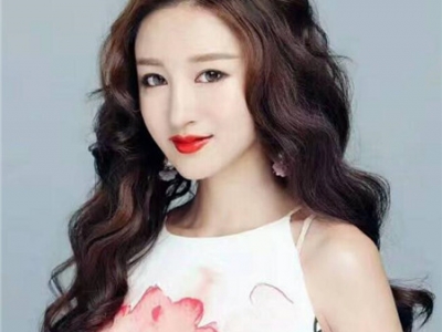 森系新娘卷发 梦幻新娘造型 甜美森系婚礼发型推