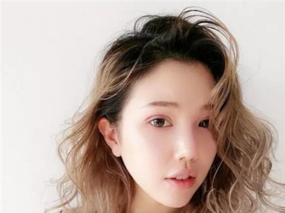短发烫“花卷” 时髦显瘦吸睛