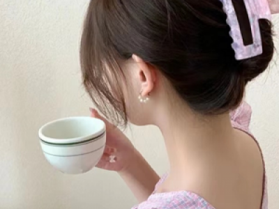 清新减龄鲨鱼夹盘发 17-35岁女生发型参考