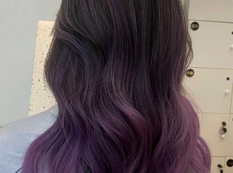 今年发色流行紫色系 显白减龄时尚满分