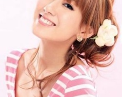 三步轻松上手 甜美韩式花朵盘发