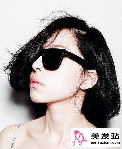 最新发型：清爽时尚女生短发发型