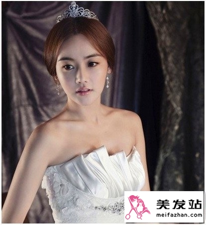 2013浪漫新娘发型设计  演绎浪漫婚礼