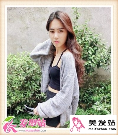 2013流行发型：夏季女生知性卷发发型图片