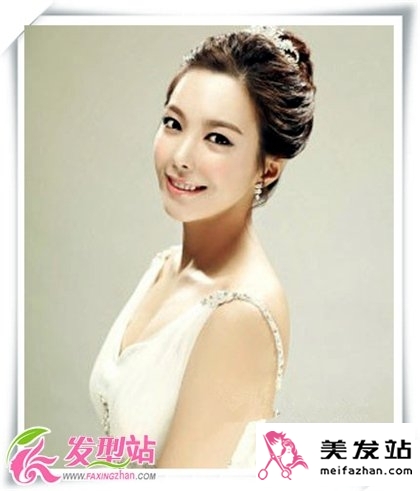 2013流行发型：韩式时尚简约新娘发型图
