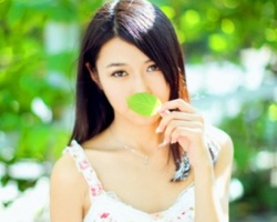 女士气质直发发型 增添女性清纯可爱