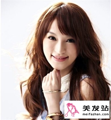 女生可爱型卷发发型图片 演绎甜美俏皮美女