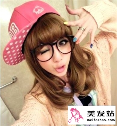 女生可爱型卷发发型图片 演绎甜美俏皮美女