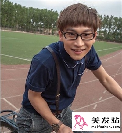 2013流行发型：短发男生时尚染发