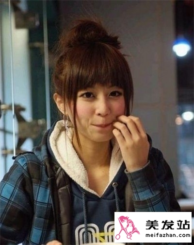 清纯可爱花苞头扎发发型  甜美扎发尽显迷人气质