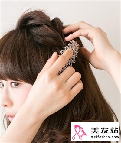 梨花头怎么扎好看 清新优雅梨花头扎发教程