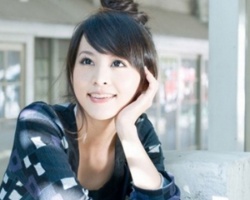 适合圆脸女生的瘦脸扎发发型 塑造人见人爱美丽小脸型