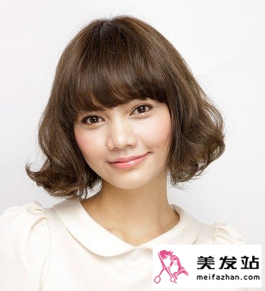 短发女生烫发选择什么刘海 女生烫发与刘海搭配发型图片