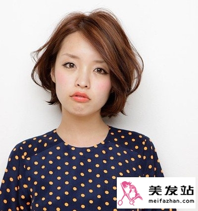 短发女生烫发选择什么刘海 女生烫发与刘海搭配发型图片