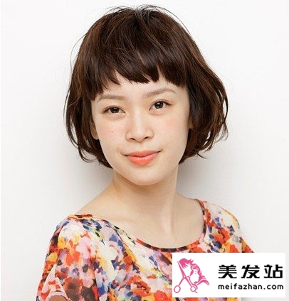 短发女生烫发选择什么刘海 女生烫发与刘海搭配发型图片