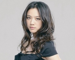 性感女神汤唯迷人发型 潮流演绎女性时尚魅力