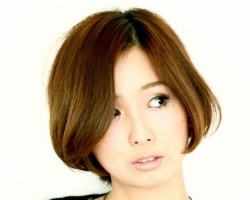 夏季女生简单干练短发发型 塑造清新时尚短发美女