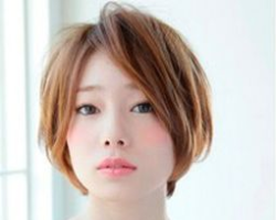 夏季最新微卷蓬松短发 展现简洁个性风格