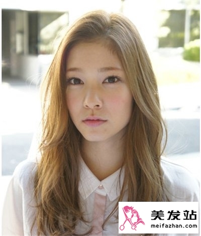 长发女士气质卷发发型推荐 凸显女生时尚性感魅力