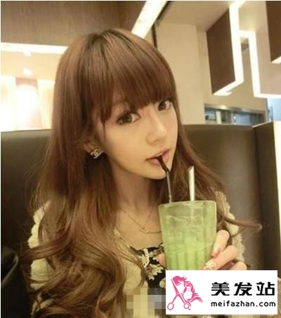 适合圆脸的卷发发型推荐 打造紧致巴掌脸