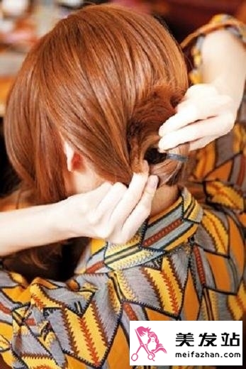 盘发怎么扎好看 名媛蓬松盘发教程图解