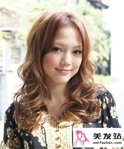 蓬松卷发甜美可爱