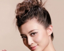 干练简约花苞头扎发教程 60秒打造气质时尚美女