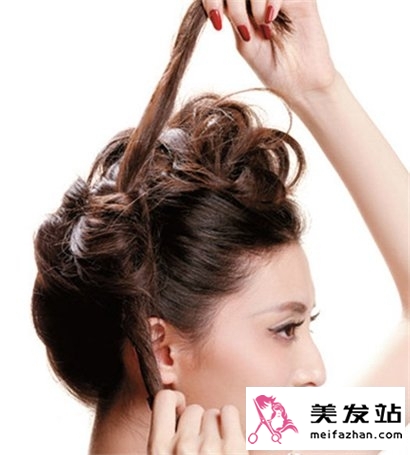 干练简约花苞头扎发教程 60秒打造气质时尚美女
