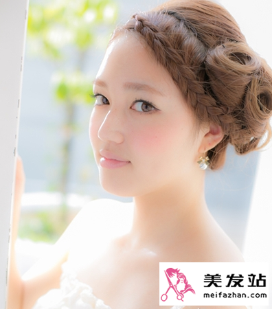 日系麻花辫扎发清爽登场 气质女生夏季必备发型