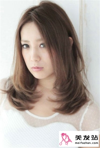 中长发女生梨花头烫发发型 甜美梨花头最修颜时尚
