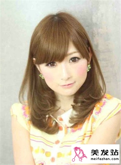 中长发女生梨花头烫发发型 甜美梨花头最修颜时尚