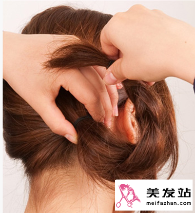 教你做一款漂亮的编发 掩盖住你的大脸蛋 清新魅力的一款发型