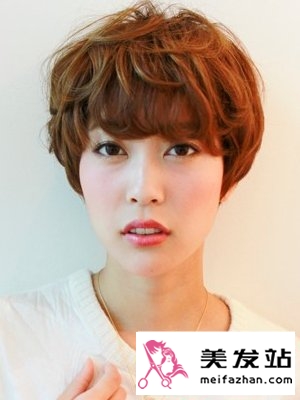 最新棕色系发型 让你摇身气质美女