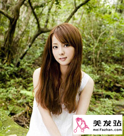 轻松打造萝莉范美女 一款小小的发型给你大大的改变