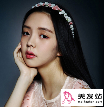超级清新的女生长直发造型欣赏 十分具有唯美气质的发型哦