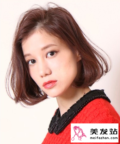 十分新潮的女生卷发造型设计 短短的头发打造出迷人的魅力