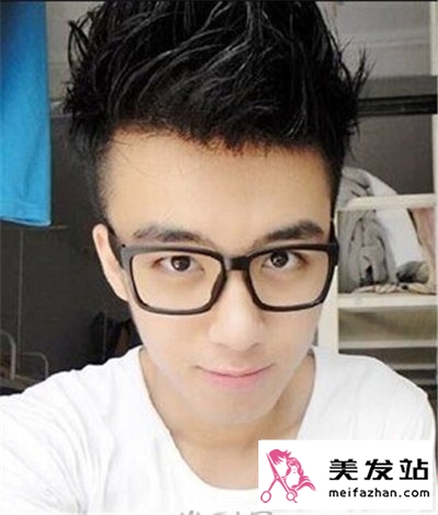 经典黑发凸显沉稳俊朗气质