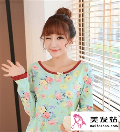 巧用发饰扎出乖乖女造型 今年流行扎发发型图片