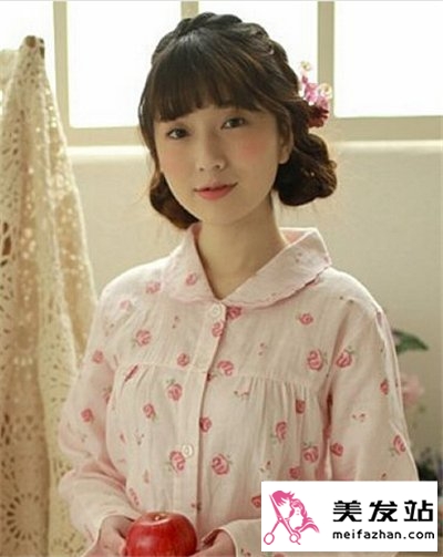 巧用发饰扎出乖乖女造型 今年流行扎发发型图片