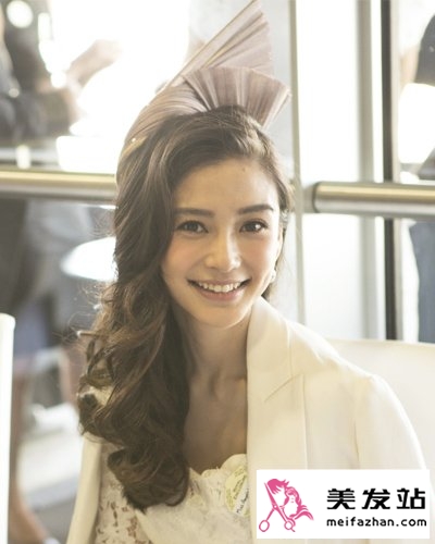杨颖时尚长发发型图片 甜美百变造型变女神