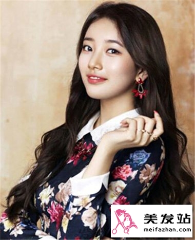 秋季时尚披肩长发显魅力 时尚发型轻松打造女神气质