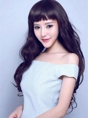 清新女生长卷发造型 设计感十足绝对吸睛