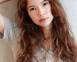 选择适合自己脸型的发型 修颜发型变身小V脸美人