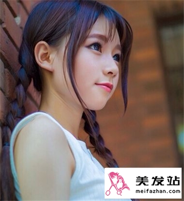 校园女生扎什么样的发型好看 双麻花辫扎发让你更加可爱