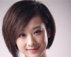 短发姑娘的美丽春天 尽显小女人韵味