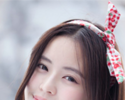 先天不够后天来凑 魅惑发型打造小v脸