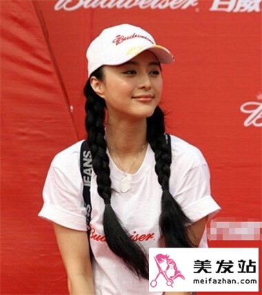 麻花姑娘尽显可爱气质 不同个性的麻花辫扎法