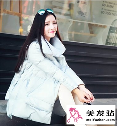 2015流行发型：冬季时尚长直发发型图片